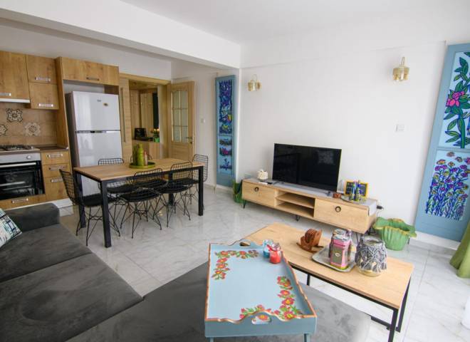 Gi̇rne'de Karaoğlanoğlunda Triplex Ev