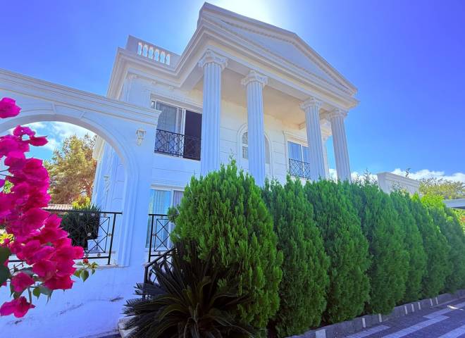Ultra Luxury Villa In Kyrenia / Edremit